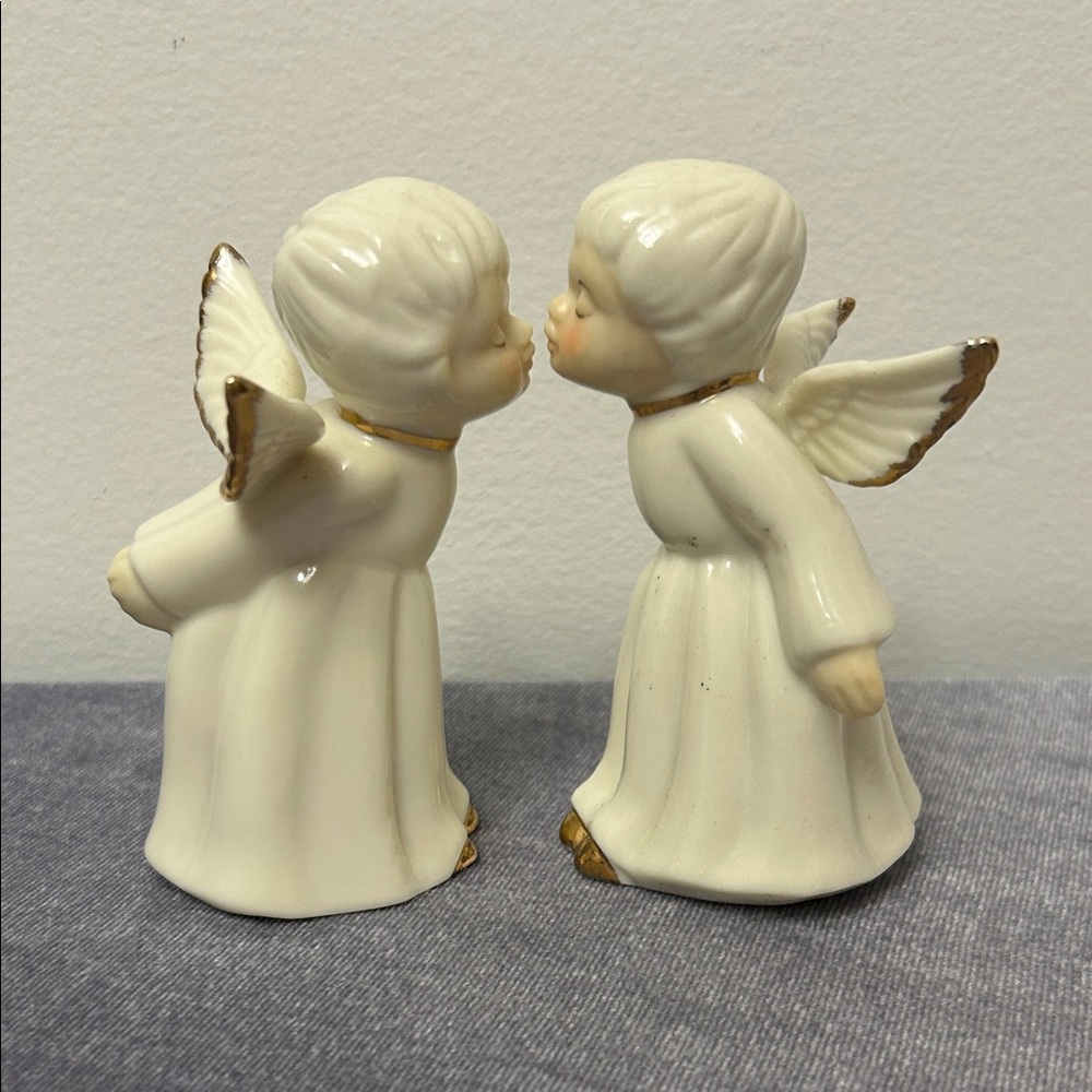 Pair of Kissing Angels / Vintage Christmas / Gold & White / Hand Painted